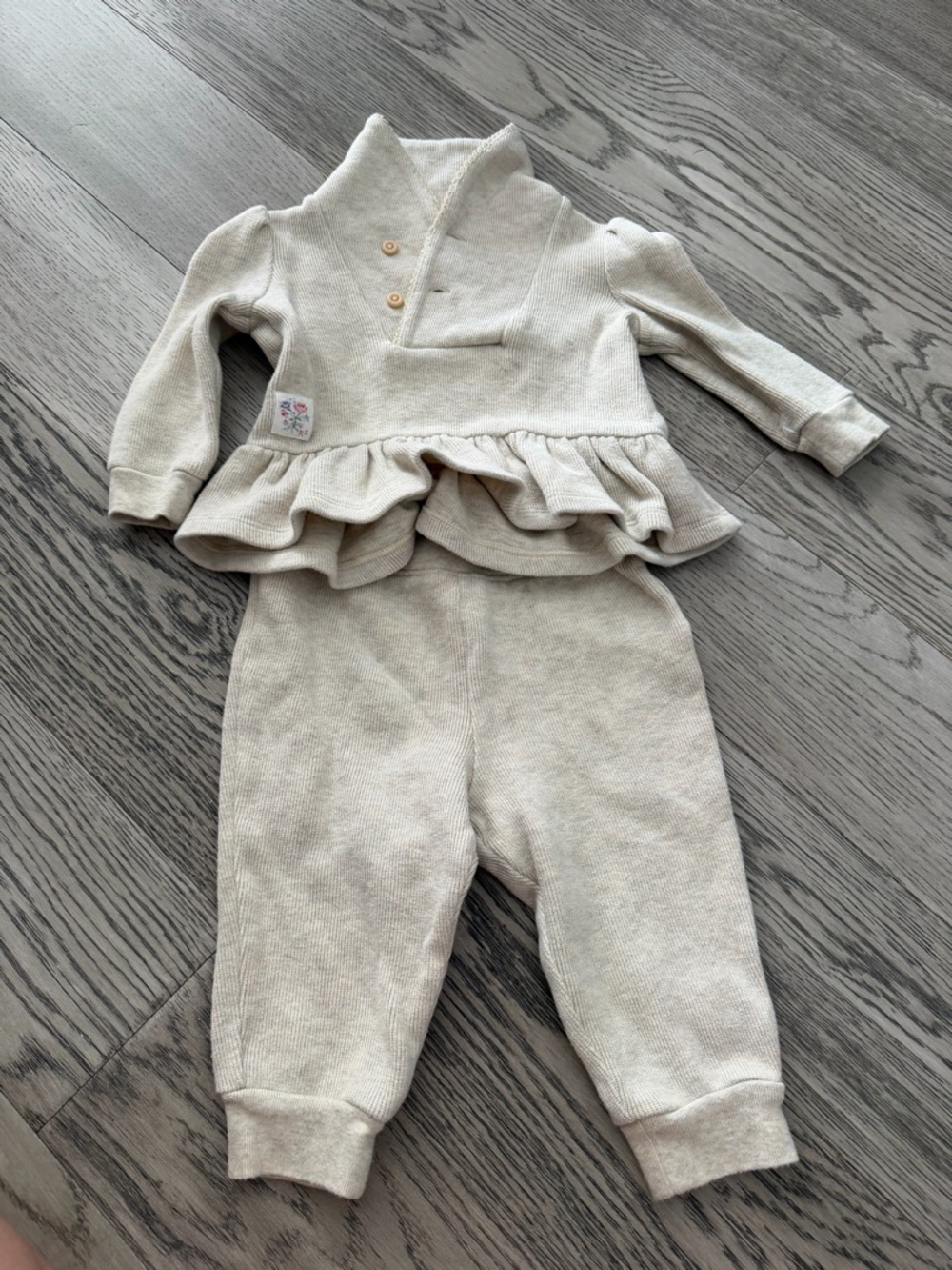 Ralph Lauren Beige Ribbed Baby sweater and pant set 9-12 months